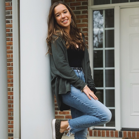 Meet your Posher, Skyler - Picture 1 of 2